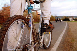 Se ha aprobado una Ley que modifica la Ley de Tráfico, con medidas que persiguen un doble objetivo: potenciar el ciclismo como alternativa al vehículo a motor y mejorar la seguridad de los ciclistas.