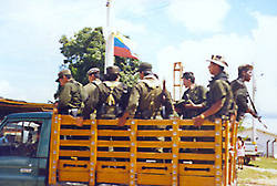 Los campesinos siguen siendo el sector m�s golpeado de todos. Huyen de las masacres y se van a otras zonas donde pueden estar m�s tranquilos. El gobierno colombiano considera a los campesinos como excedentes, personas que no tienen sentido en su pol�tica.