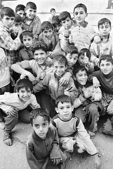 Estos son niños iraquíes, Bush y Aznar tratan de convencernos de que son nuestros enemigos.