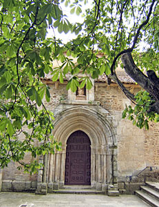 Pórtico del Monasterio de Santa María en Carrizo de la Ribera