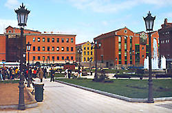 Barrio de Pumarín. Campus del Milán al fondo.