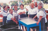 Mujeres vestidas de sardineras