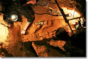 Un estudio precisa la antiguëdad de los restos humanos neandertales de la cueva de El Sidrón