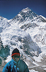 Jorge Egocheaga en la cara sur del Everest en una expedicin anterior.