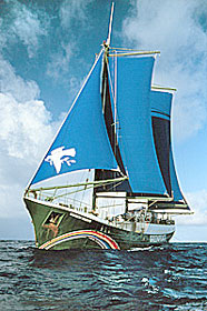 El Rainbow Warrior navegando en las islas Marshall (2001)