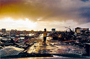 Tsunami, la foto ganadora del IX Premio de Fotografa Luis Valtuea