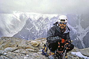 Jorge Egocheaga cerca de la cima de La Torre Sin Nombre (6245 m). Karakorum  Pakistn