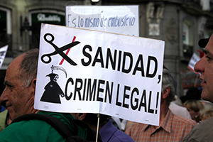 pancarta: Sanidad, crimen legal!